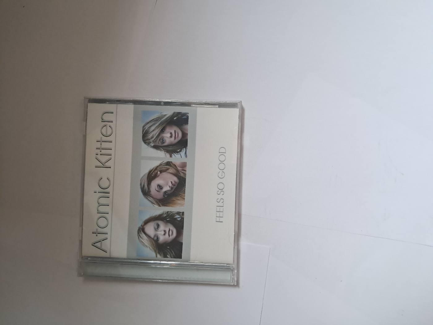 Atomic Kitten - Feels So Good - foto 1