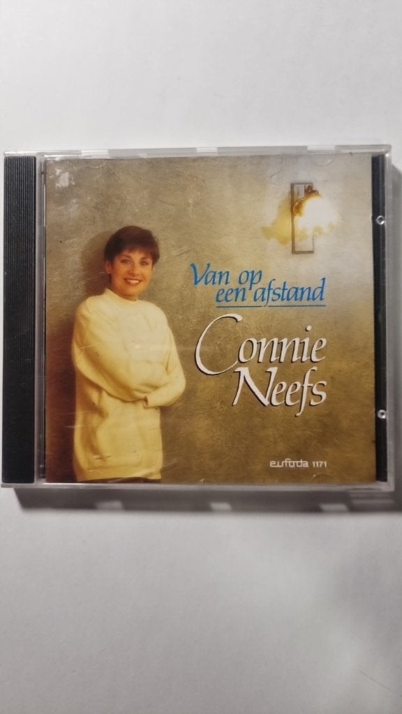 Connie Neefs Van Op Een Afstand - foto 1