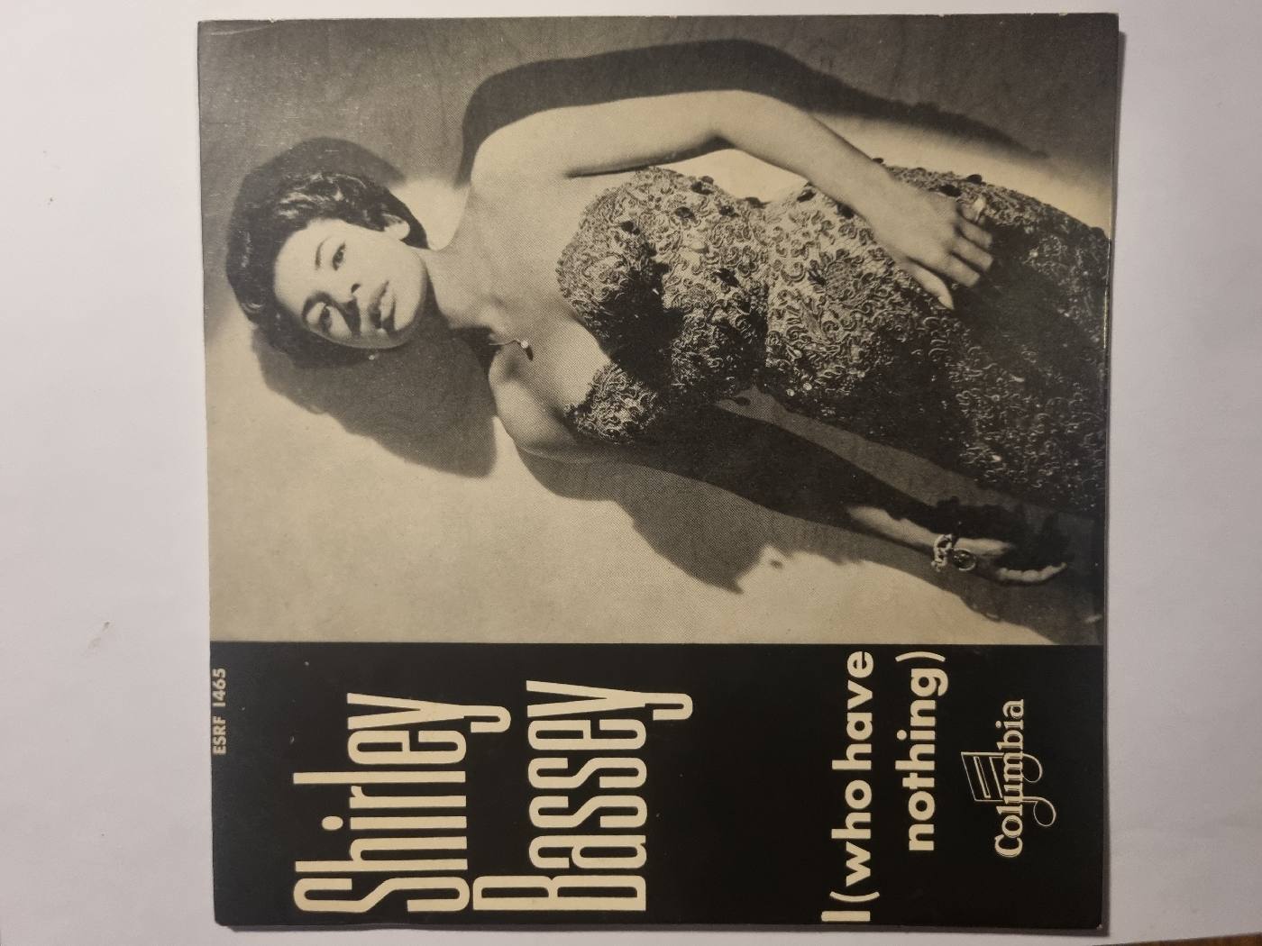 Shirley Bassey - I (Who Have Nothing) - foto 1